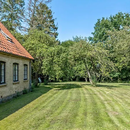 4 Bedroom Lovely In Nyaraló